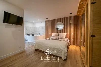 Un ou plusieurs lits dans un hébergement de l'établissement Love au Mans - Sauna, Jacuzzi & Parking privé