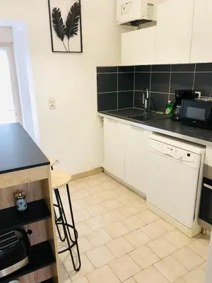 Cuisine ou kitchenette dans l'établissement Charmante maison de ville