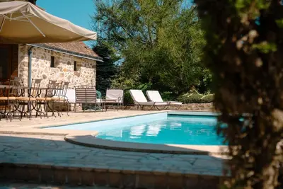 Piscine de l'établissement Le Patis et sa piscine ou située à proximité