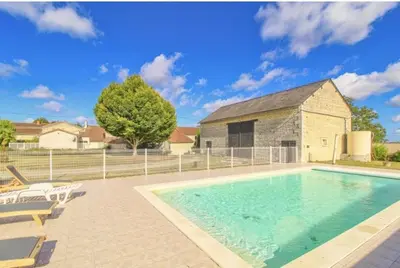 Piscine de l'établissement Guesthouse in Derce ou située à proximité