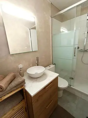 Salle de bains dans l'établissement Studio avec Balcon et vue - Proche ZOO DE BEAUVAL