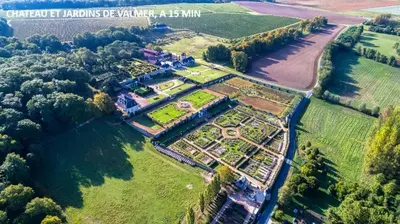 Jardin de l'établissement Maison de charme avec Jacuzzi