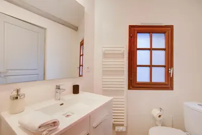 Salle de bains dans l'établissement La cabane - A l Ombre des vieilles poutres