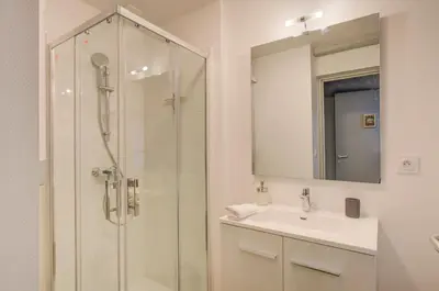 Salle de bains dans l'établissement La cabane - A l Ombre des vieilles poutres