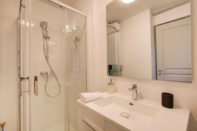 Salle de bains dans l'établissement La cabane - A l Ombre des vieilles poutres