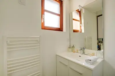 Salle de bains dans l'établissement Le Belvédère - Le rendez vous des Copains