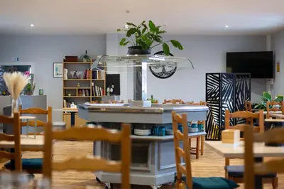 Restaurant ou autre lieu de restauration dans l'établissement L Escale