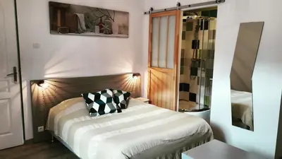 Un ou plusieurs lits dans un hébergement de l'établissement Joli studio au calme 10 min de Tours centre