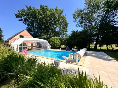 Piscine de l'établissement Villa Nausicaa - Circuit des 24h du Mans - Piscine ou située à proximité