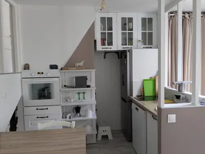 Cuisine ou kitchenette dans l'établissement T2 Au pied du château sans vis à vis