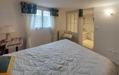Un ou plusieurs lits dans un hébergement de l'établissement 1 Bedroom Amazing Home In Bléré