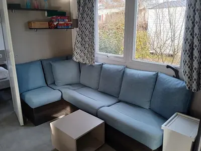 Coin salon dans l'établissement Joli mobilhome 7 places, 3 chambres Blois Amboise Piscine
