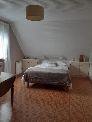 Un ou plusieurs lits dans un hébergement de l'établissement La chambre aux papillons