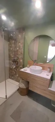 Salle de bains dans l'établissement Les 24 h