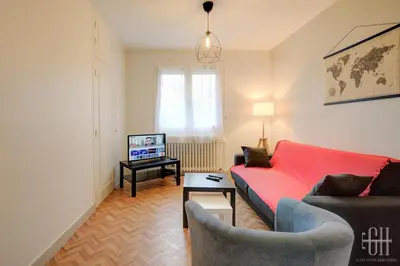 Télévision ou salle de divertissement dans l'établissement La Marnière, Maison avec jardin , 6 V, Parking