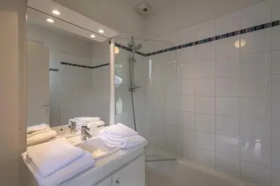 Salle de bains dans l'établissement ZEcamping 3 étoiles dog friendly piscine couverte