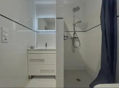 Salle de bains dans l'établissement Dépendance de charme