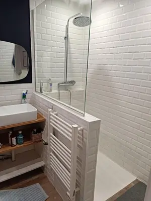 Salle de bains dans l'établissement Hébergement le Mans