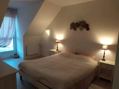 Un ou plusieurs lits dans un hébergement de l'établissement 10 min du Circuit 24h du MANS - Grandes chambres très confortables dans maison récente et jardin !