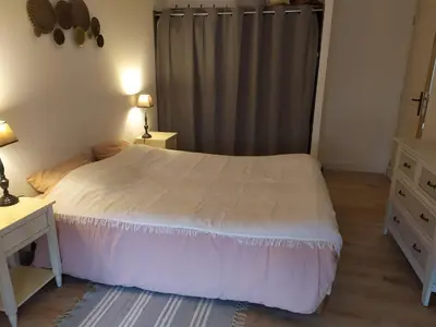 Un ou plusieurs lits dans un hébergement de l'établissement 10 min du Circuit 24h du MANS - Grandes chambres très confortables dans maison récente et jardin !
