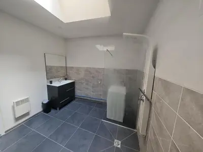 Salle de bains dans l'établissement Studio au cœur d'Amboise pour 2 pers, vue sur château - FR-1-381-609