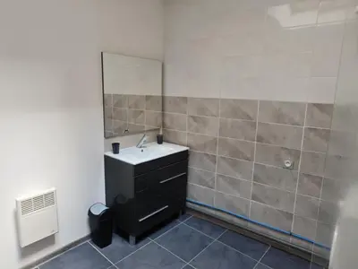 Salle de bains dans l'établissement Studio au cœur d'Amboise pour 2 pers, vue sur château - FR-1-381-609