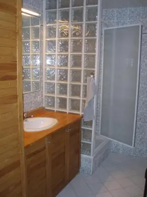 Salle de bains dans l'établissement location Champagné