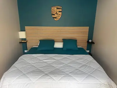 Un ou plusieurs lits dans un hébergement de l'établissement Chambre chez l habitant à 400 m du circuit des 24h