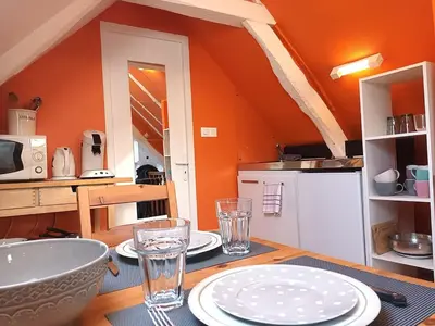 Cuisine ou kitchenette dans l'établissement Les Toits de Grecourt - gare - wifi - centre-ville