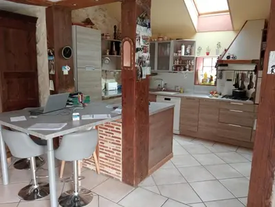 Cuisine ou kitchenette dans l'établissement chambre d'hôtes au cœur de la nature
