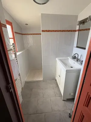 Salle de bains dans l'établissement le Gite de la Bergerie