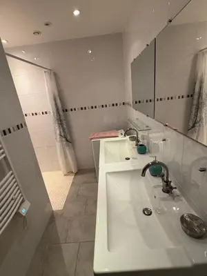Salle de bains dans l'établissement le Gite de la Bergerie