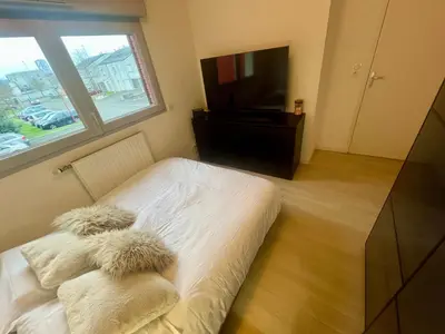 Télévision ou salle de divertissement dans l'établissement Pablo house - 24h du mans