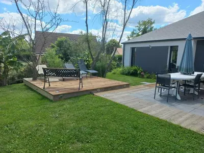 Jardin de l'établissement Logrment entier 8 personnes circuit 24h