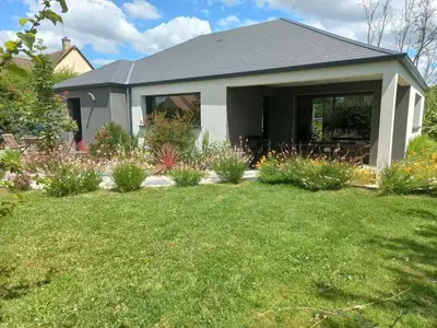 Jardin de l'établissement Logrment entier 8 personnes circuit 24h