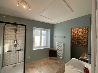 Salle de bains dans l'établissement Ancienne grange rénové et cozy le long de la rivière du Cher