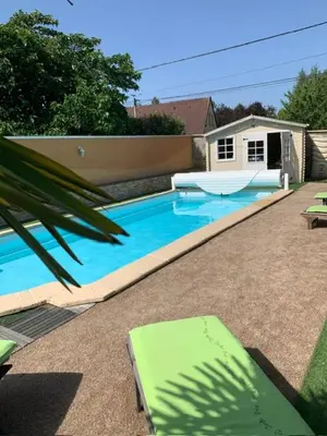 Piscine de l'établissement Circuit des 24H du Mans - 8 personnes ou située à proximité