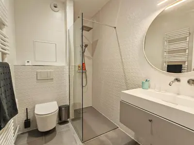 Salle de bains dans l'établissement 2 chambres - entrée privée - gare & palais de congés à 5 min - self check-in