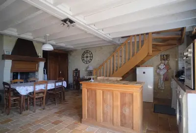 Cuisine ou kitchenette dans l'établissement Gîte semi-troglodytique du Vieux Chai de Trôo