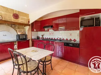 Cuisine ou kitchenette dans l'établissement Gîte charmant à Saint-Georges près de Doué-en-Anjou - FR-1-622-98