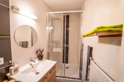 Salle de bains dans l'établissement Cosy Grand appartement 6 pers hypercentre Blois