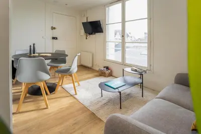 Télévision ou salle de divertissement dans l'établissement Le Avena - Centre Ville - Calme - Cour