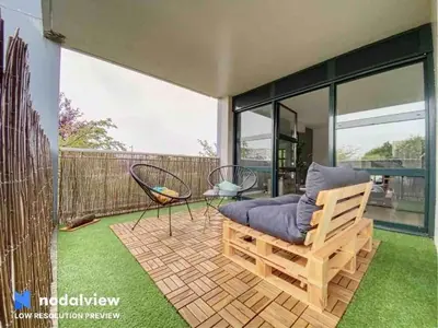Jardin de l'établissement Appartement au bord du lac