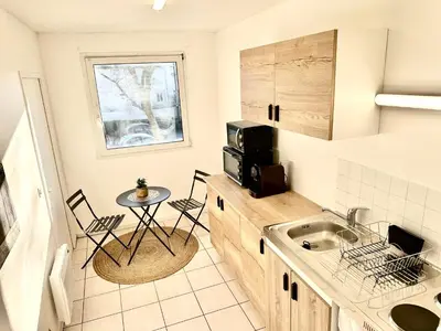 Cuisine ou kitchenette dans l'établissement L Archipel Le Mans Est Pontlieue