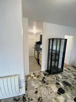 Cuisine ou kitchenette dans l'établissement APPART CIRCUIT 24h