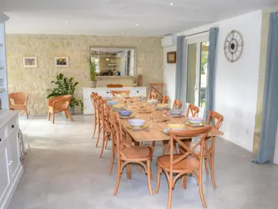 Restaurant ou autre lieu de restauration dans l'établissement Gîte de charme en Touraine avec spa et jardin privé - FR-1-381-610
