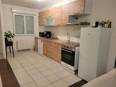 Cuisine ou kitchenette dans l'établissement 24h DU MANS A PROXIMITÉ