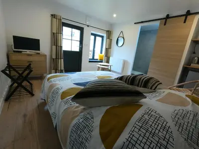 Un ou plusieurs lits dans un hébergement de l'établissement Chambre indépendante rénovée, à 2 pas de la plage