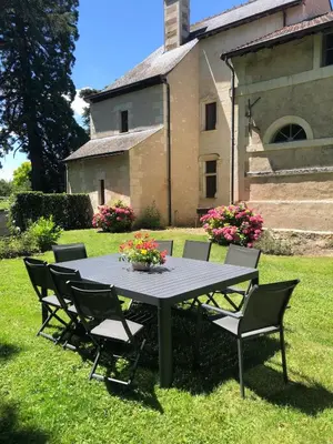 Jardin de l'établissement Renaissance manor La Vieille Brèche