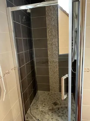 Salle de bains dans l'établissement Maison proche Circuit des 24h du Mans